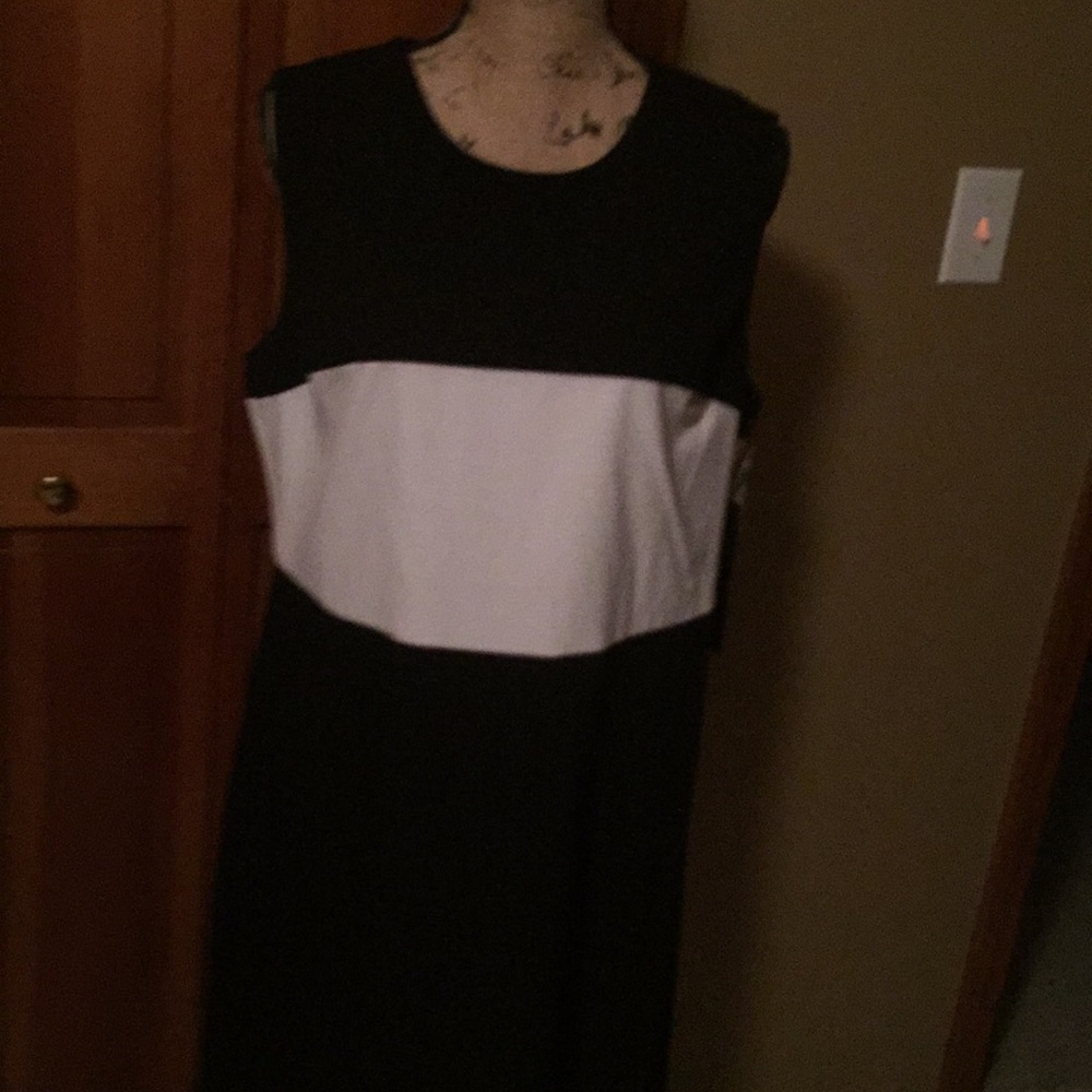 Black/white dress - Mark New York